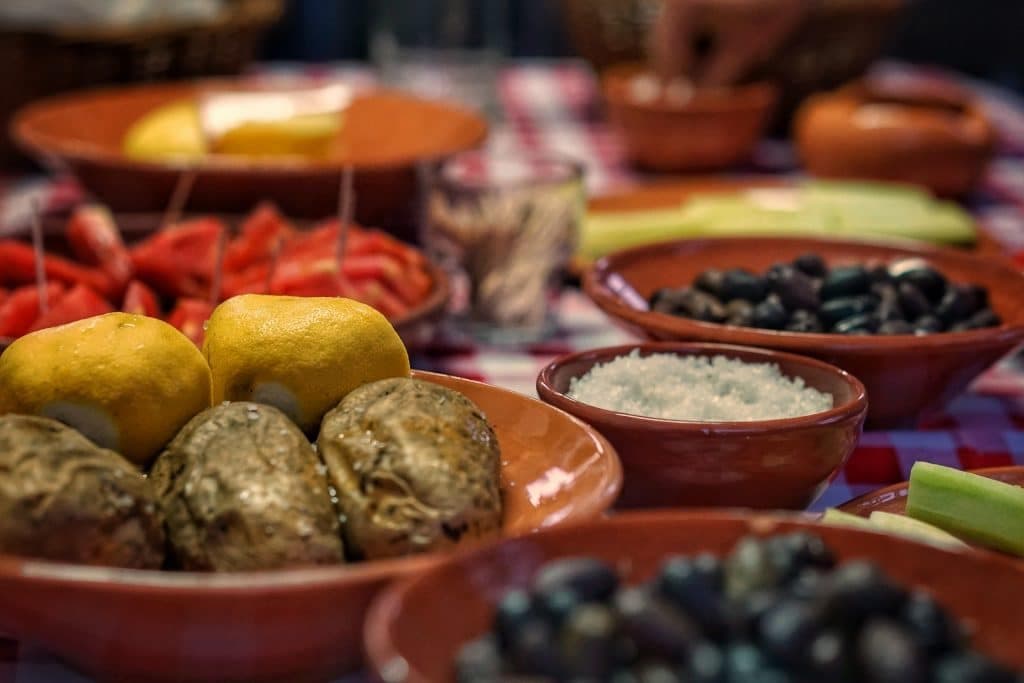 robert anasch LTuEaQczYo4 unsplash greek food