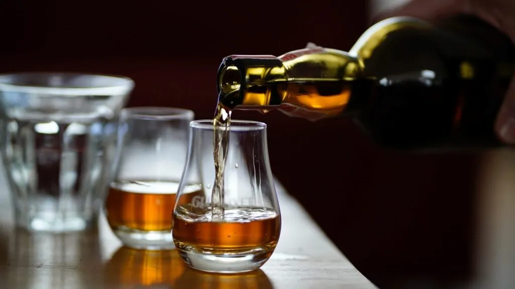 dylan de jonge pe9T4ROjpzQ whiskey unsplash
