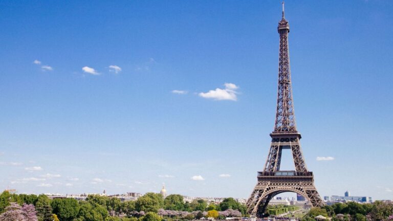 eiffel tower paris france