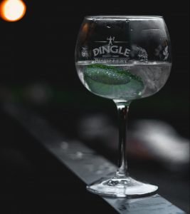 Dingle Distillery Gin i n cup