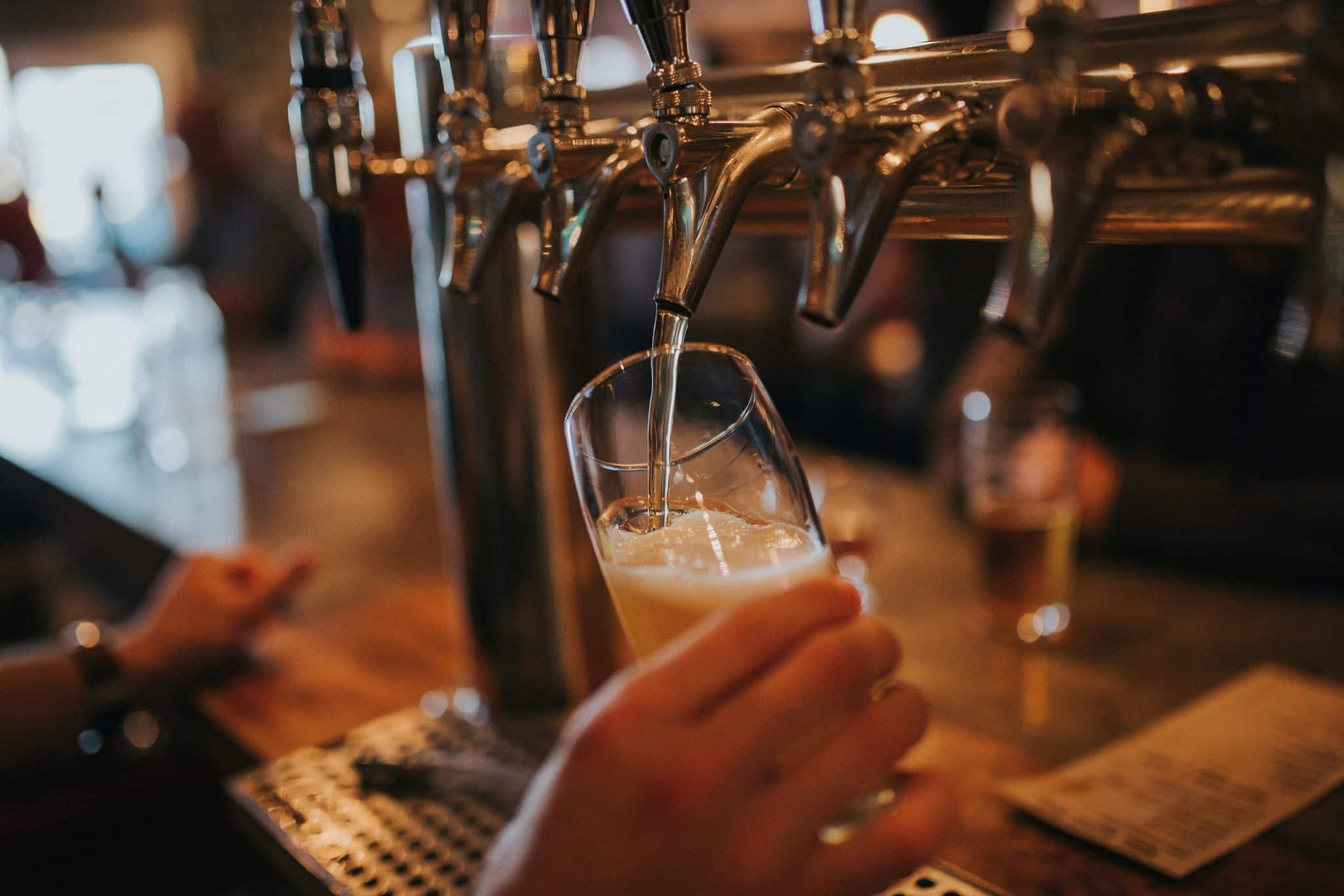 What is a Pub? Differences Between a Pub and a Bar Juniper Tours