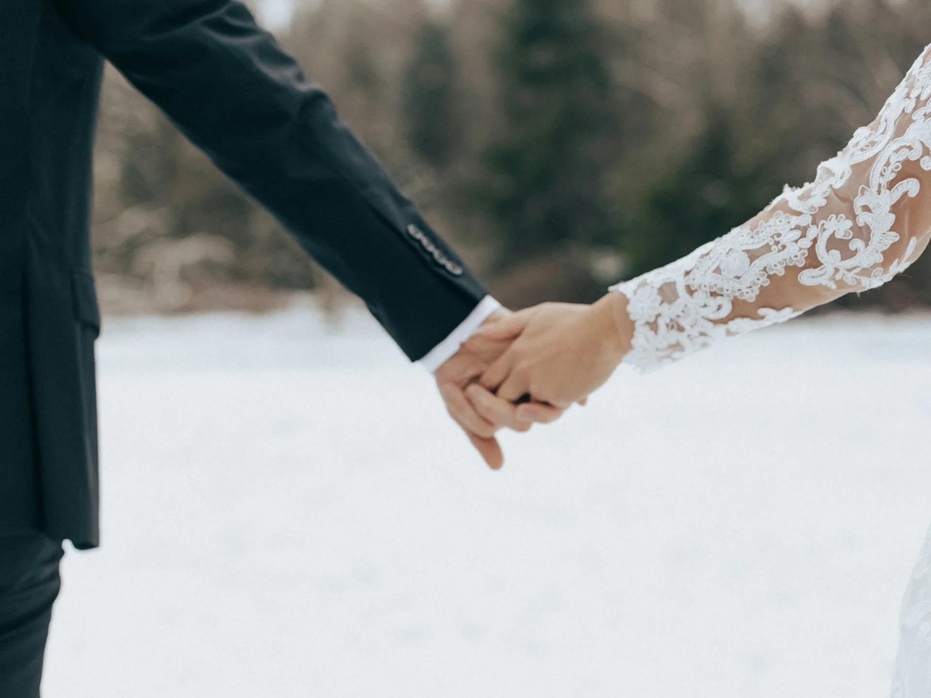 A couple on their Norway honeymoon in the snow